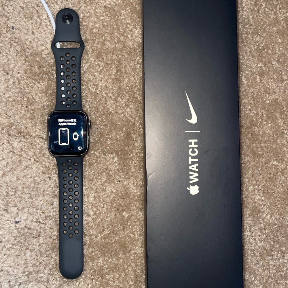 Space Gray Apple Watch SE